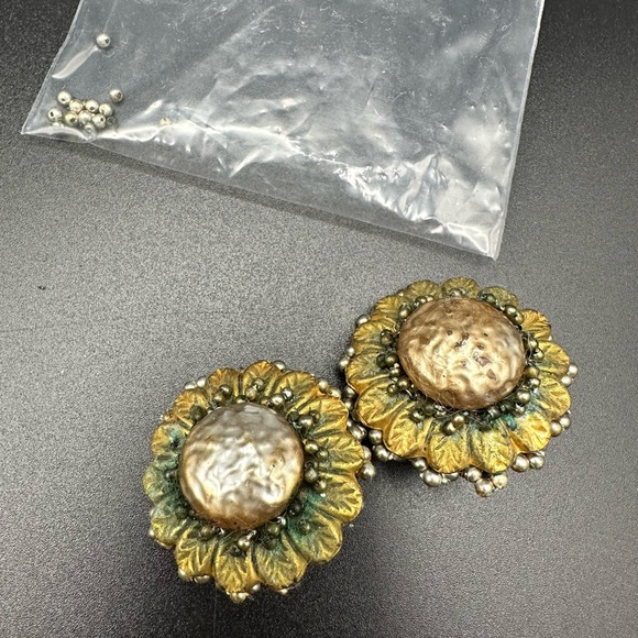 Vintage Signed Miriam Haskell Sunflowers Clip on Faux Pearl Button Earrings - Picture 7 of 16